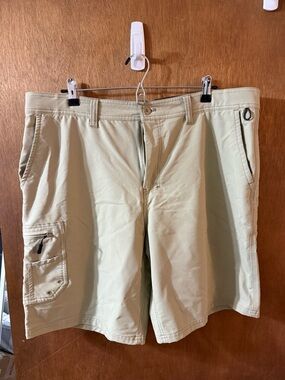 Realtree Men's Cargo Shorts in Light Tan